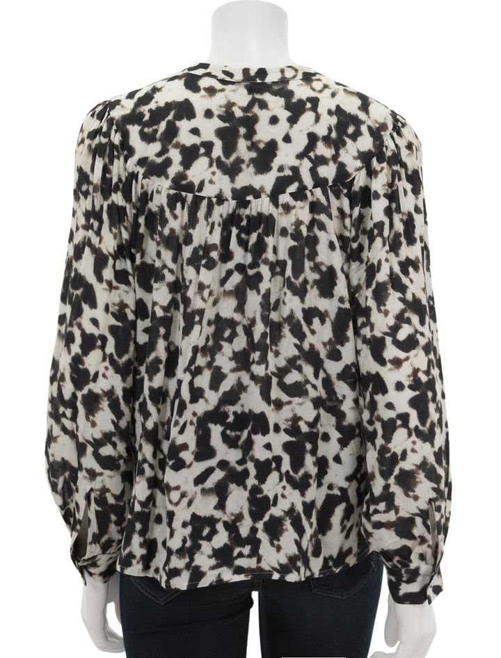 Back view of Rails' fable blouse in blurred cheetah.