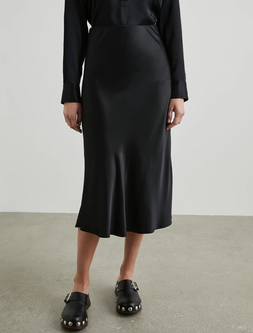Model wearing Rails' berlin skirt in black.