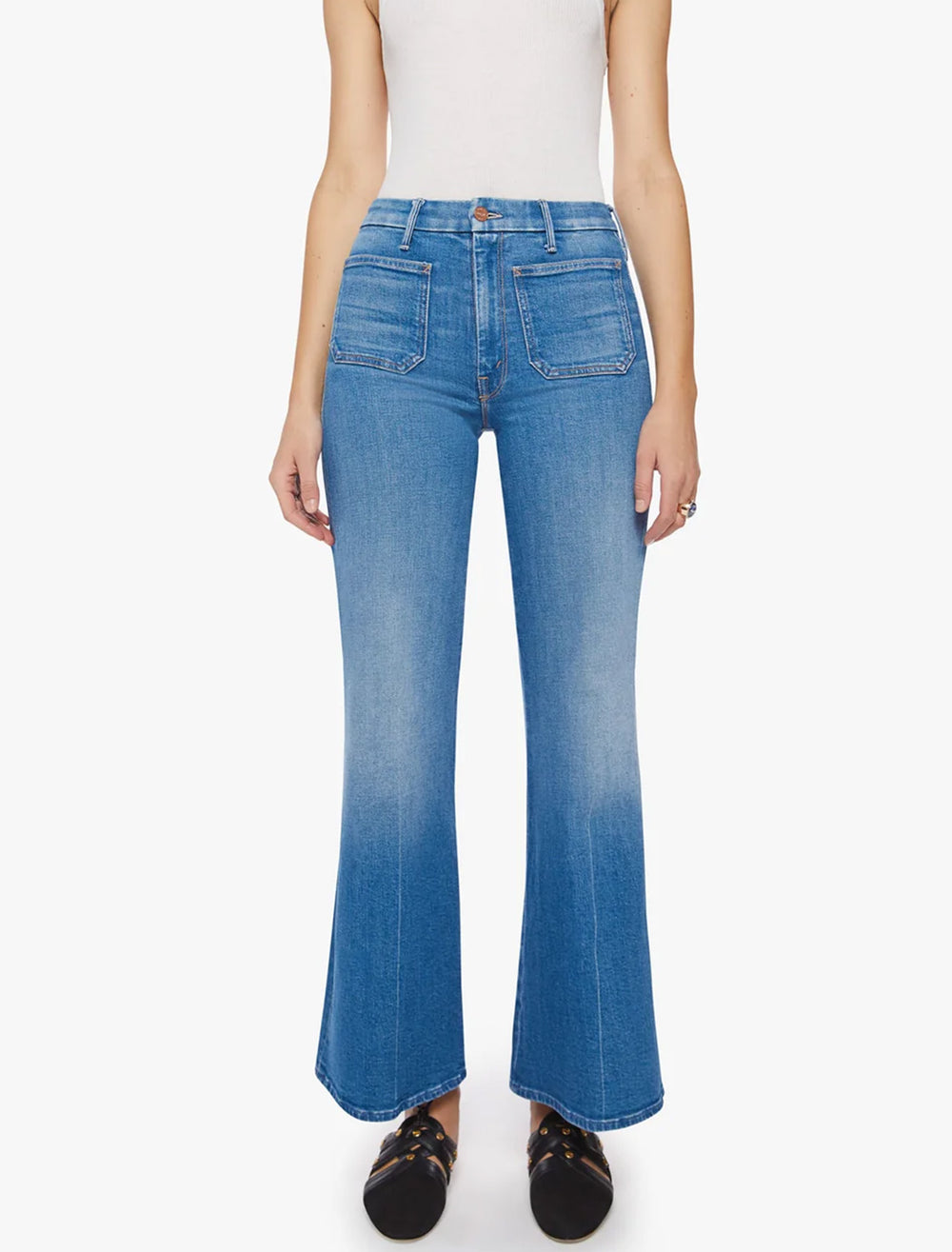 Model wearing MOTHER Denim's the patch pocket roller in eager beaver.