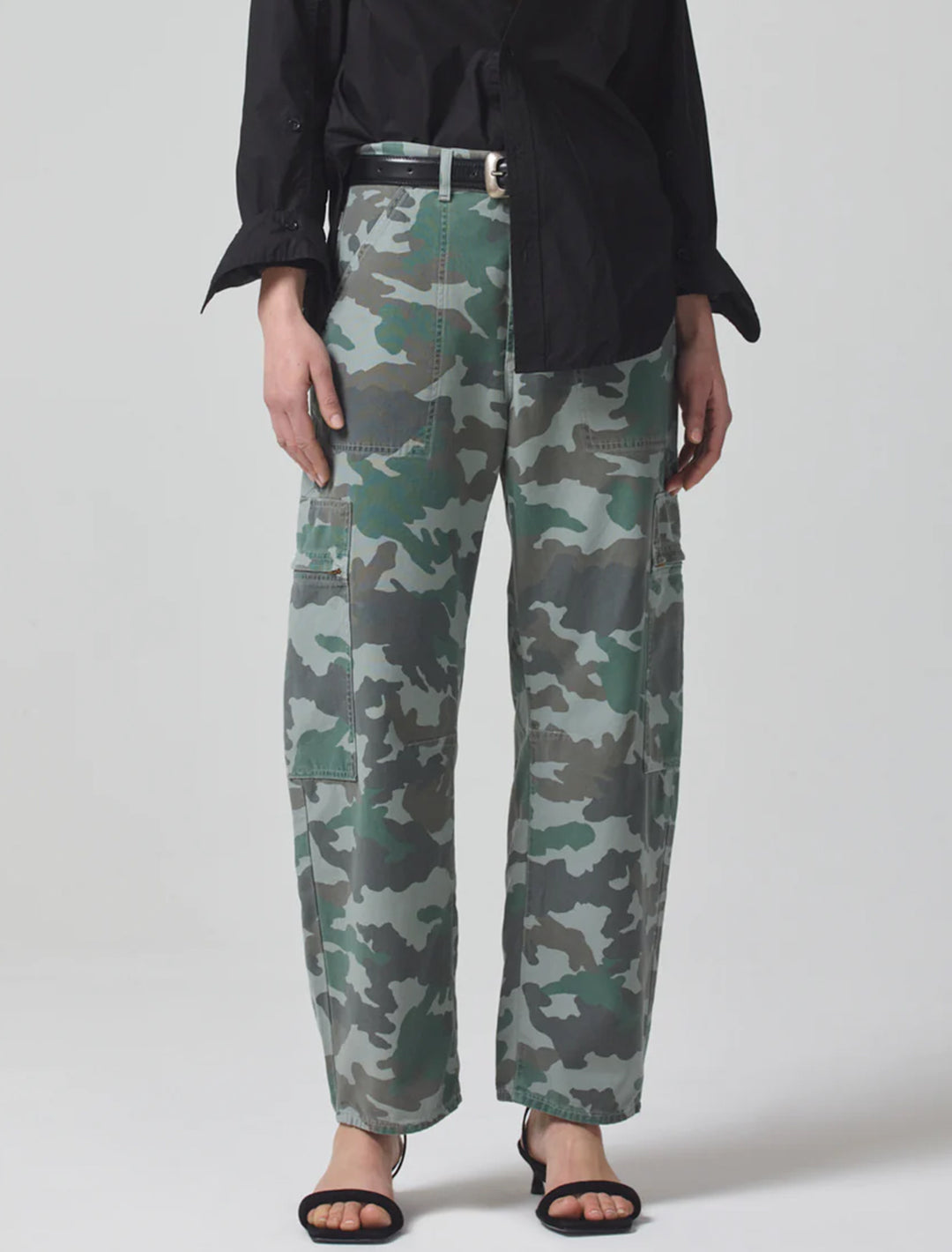 Model wearing Citizens of Humanity's marcelle cargo in incognito.