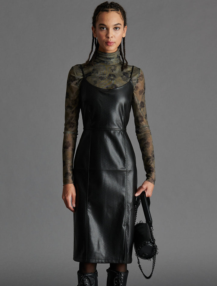 Model wearing Steve Madden's giselle dress in black.