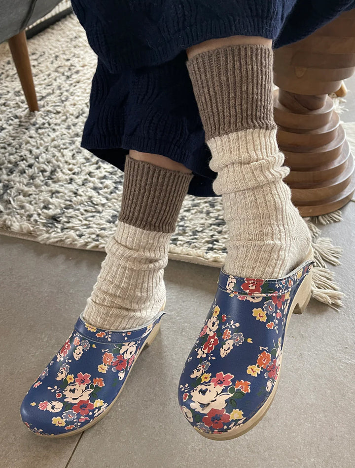 Model wearing Le Bon Shoppe's colorblock cottage socks in oatmeal and flax.