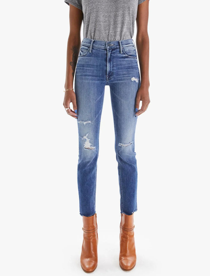 Model wearing Mother Denim's mid rise dazzler ankle fray in weekend warrior.