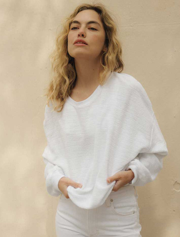 Model wearing AMO's easy sweatshirt in white.