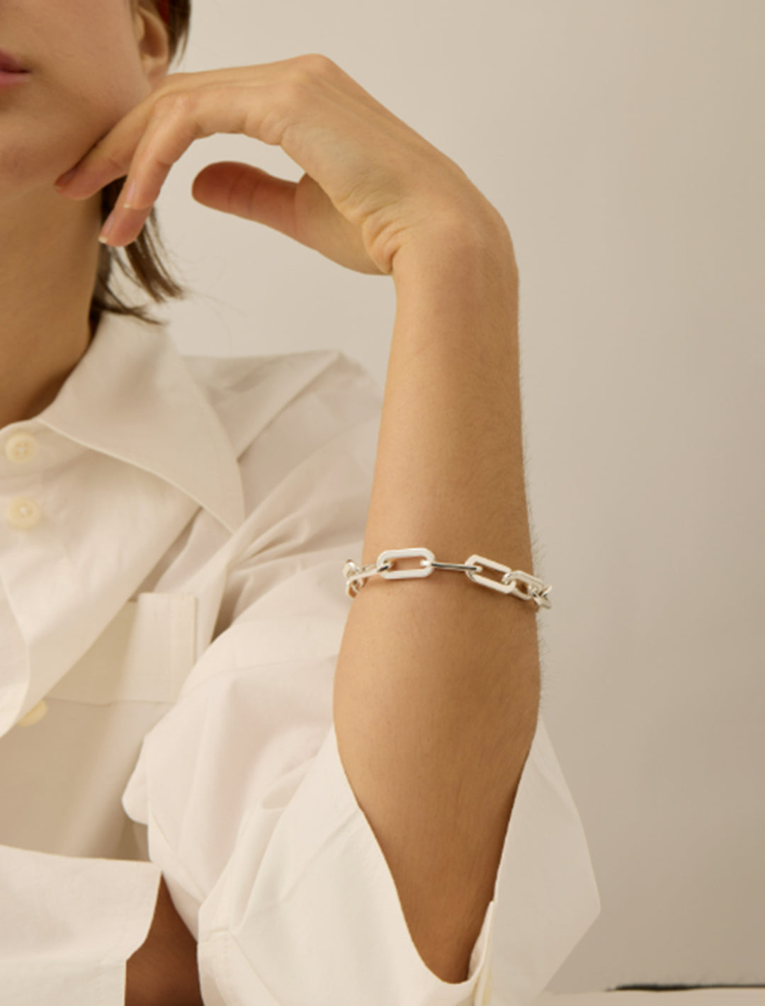 Model wearing Jenny Bird's andi bracelet in silver.