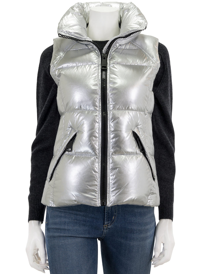 Front view of SAM's freedom vest in silver.