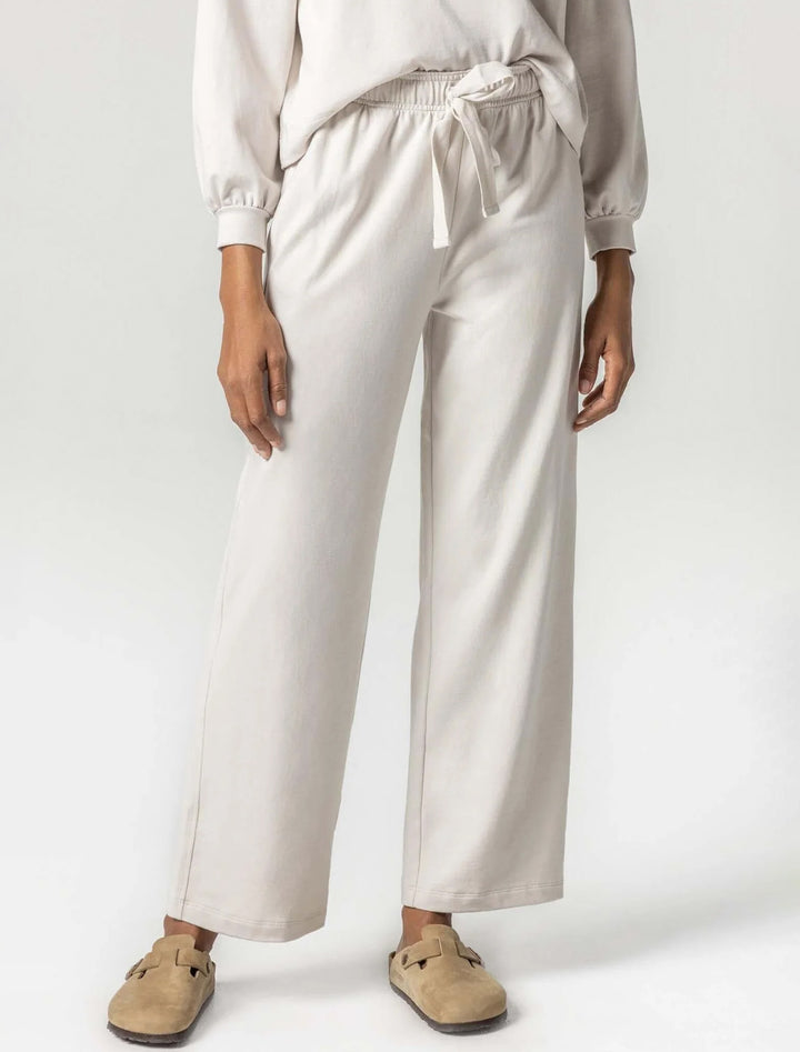 Model wearing Lilla P.'s drawcord pant in alabaster.
