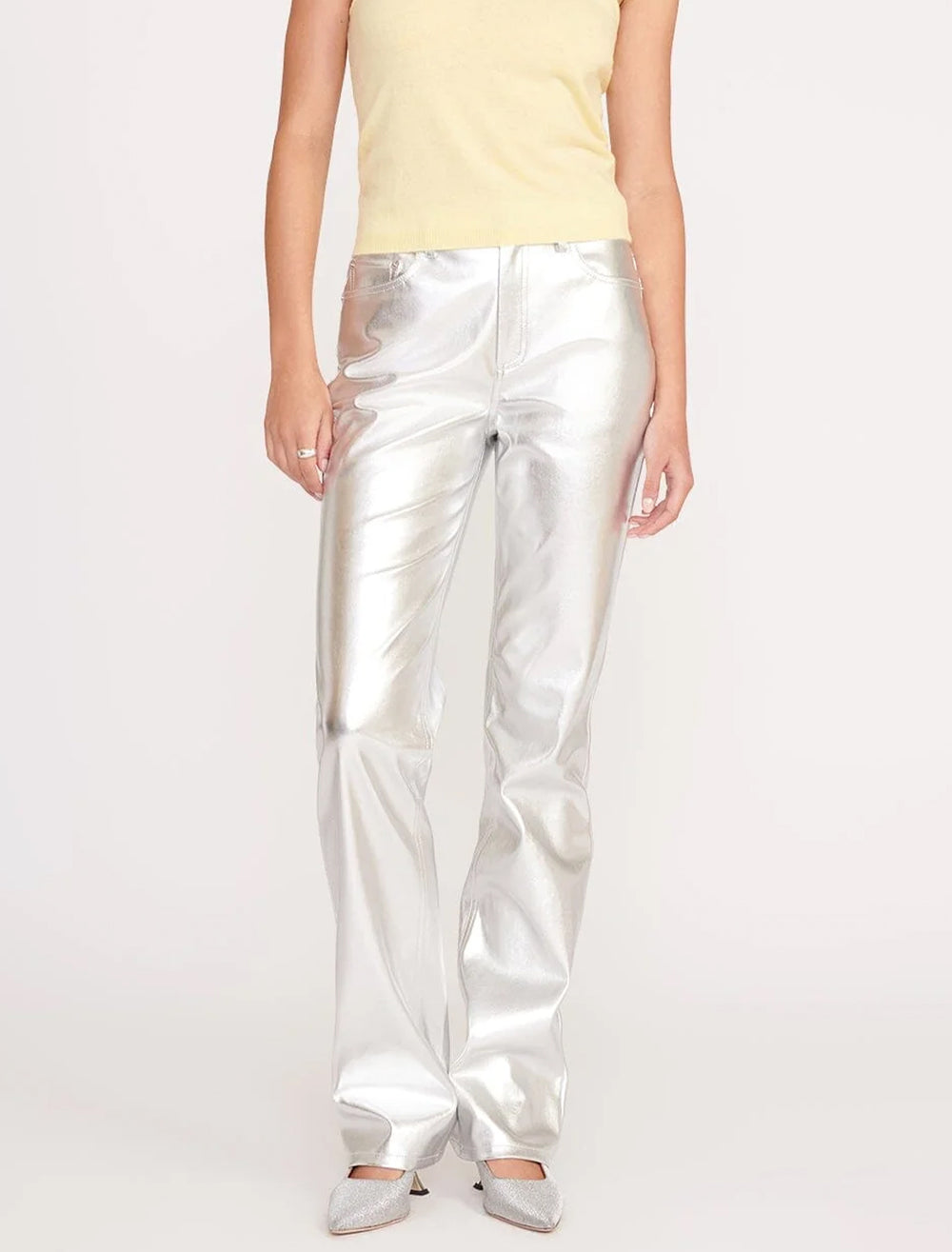 Model wearing STAUD's chisel pant in silver.