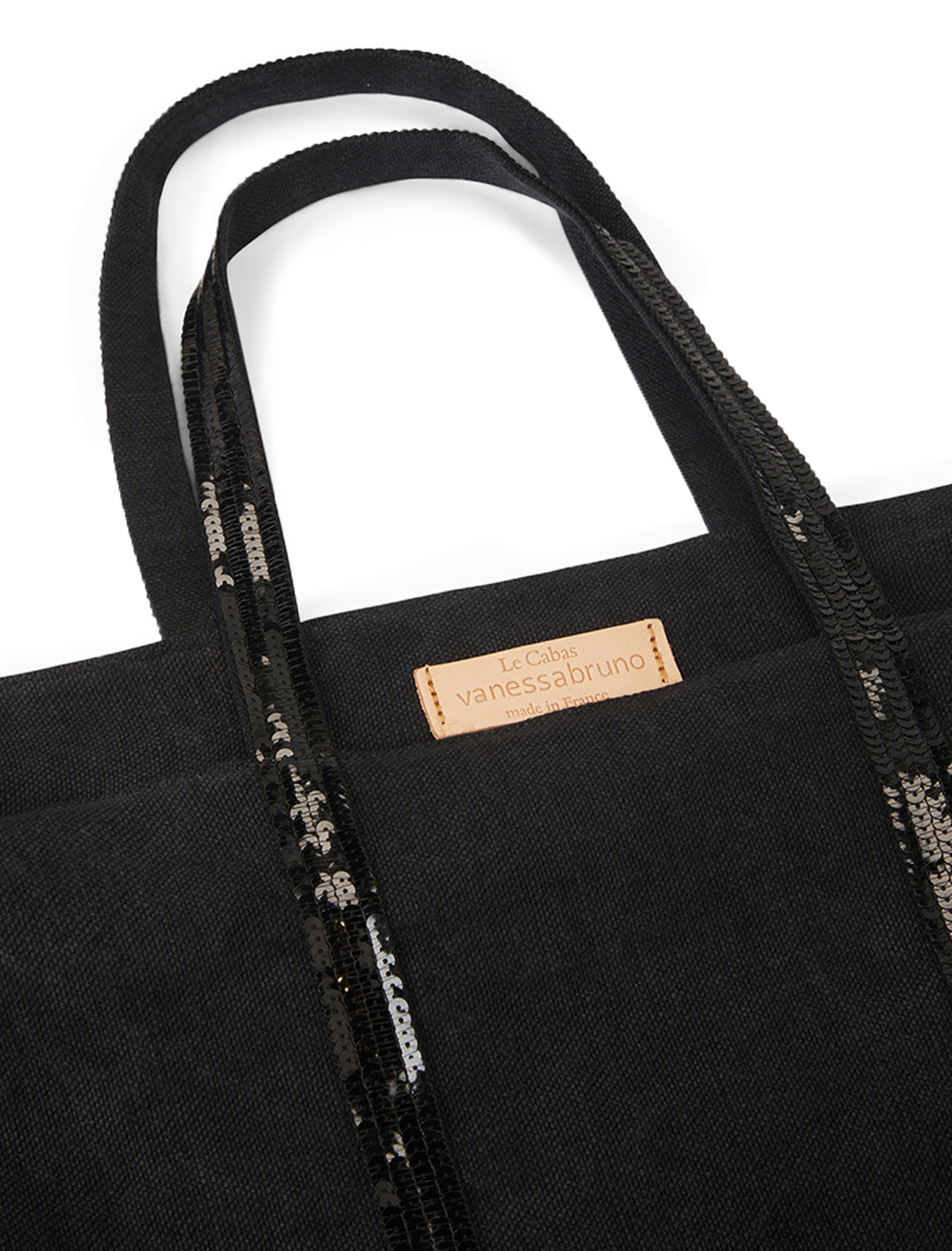 Close-up view of Vanessa Bruno's cabas l tote in noir.