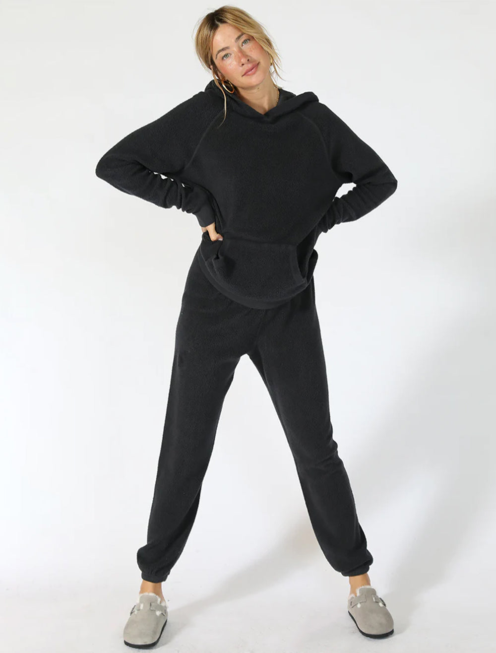Model wearing Perfectwhitetee's fleetwood jogger in vintage black.
