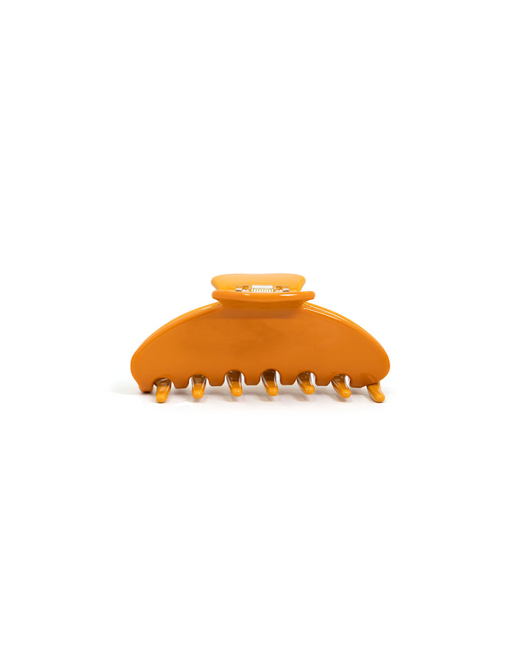 Alternative angle view of Nat + Noor's medium hair claw citrus.