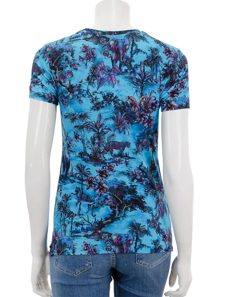 back view of ressi tee in blue jungle toile
