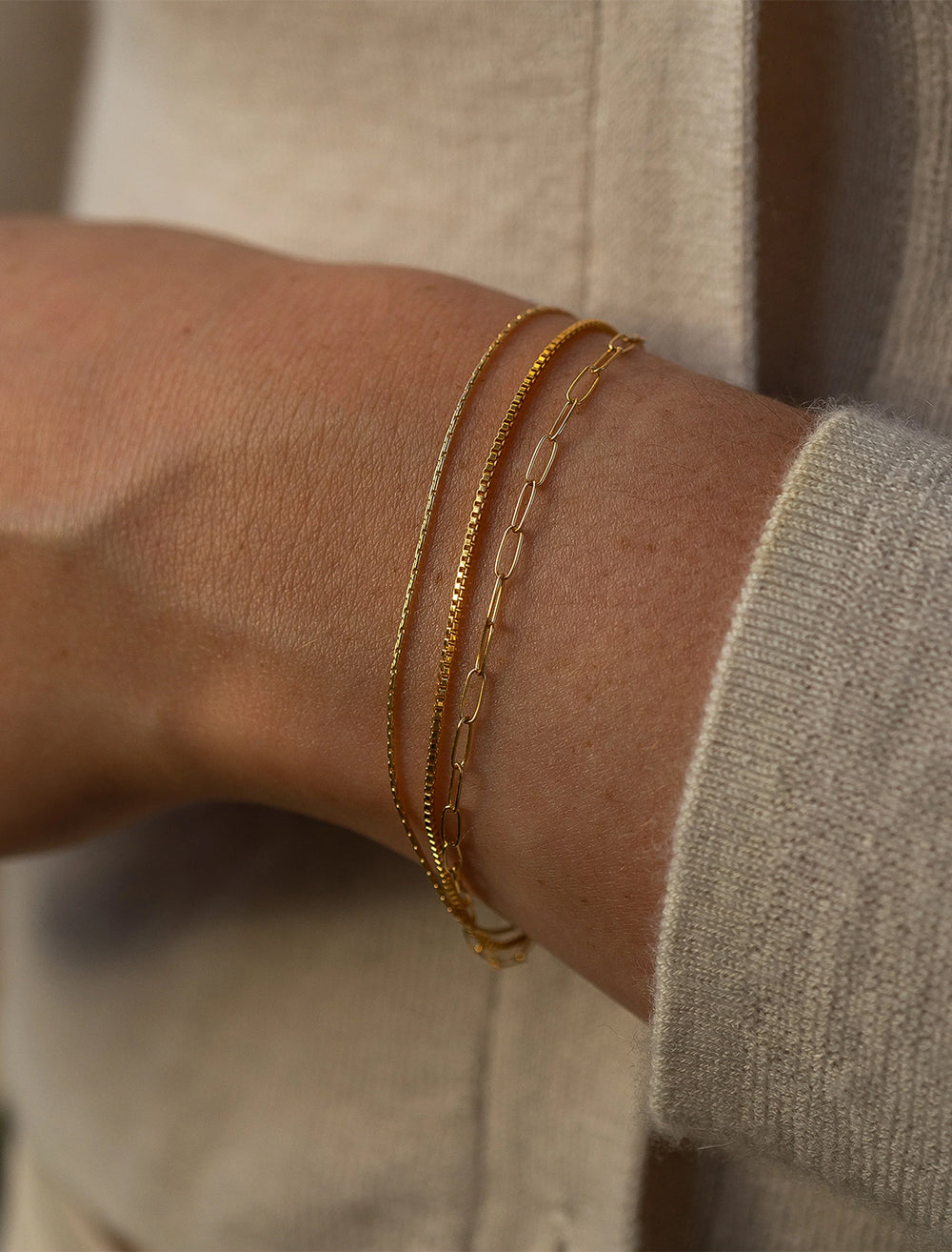 Model wearing THATCH's rosalie bracelet in gold.