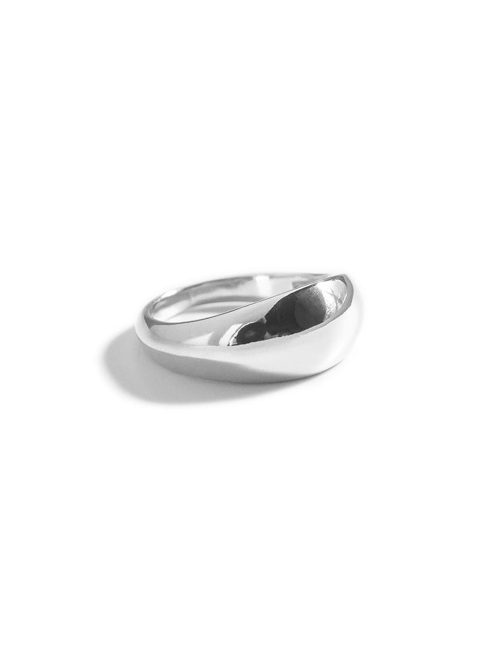 Front view of THATCH's hendry ring in silver.