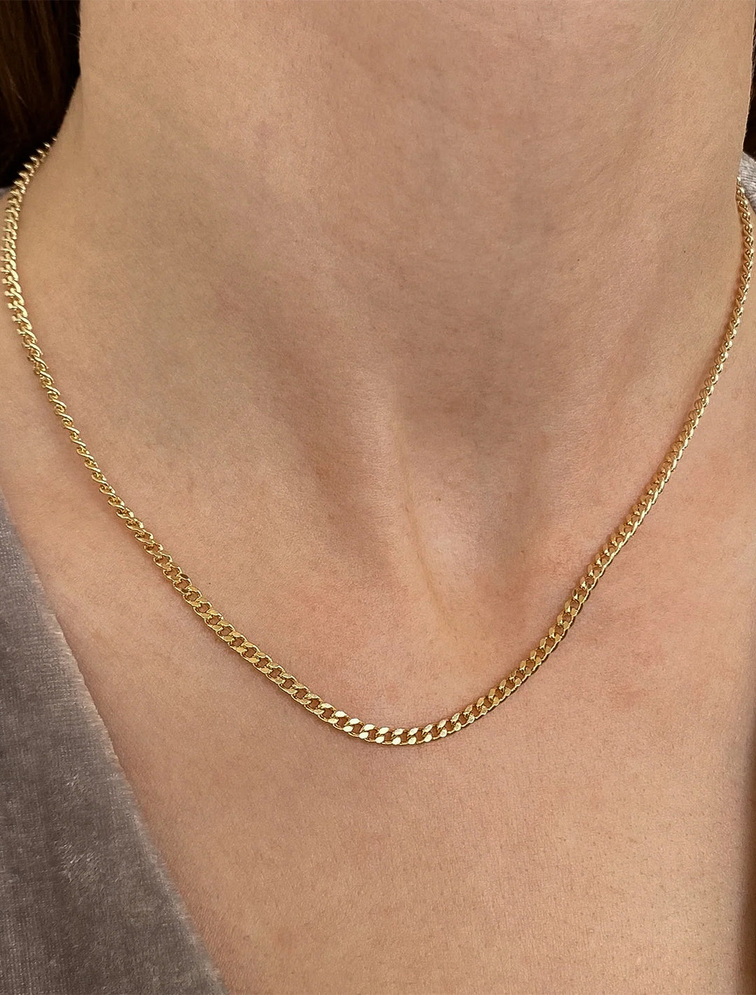 mini drew curb necklace in gold