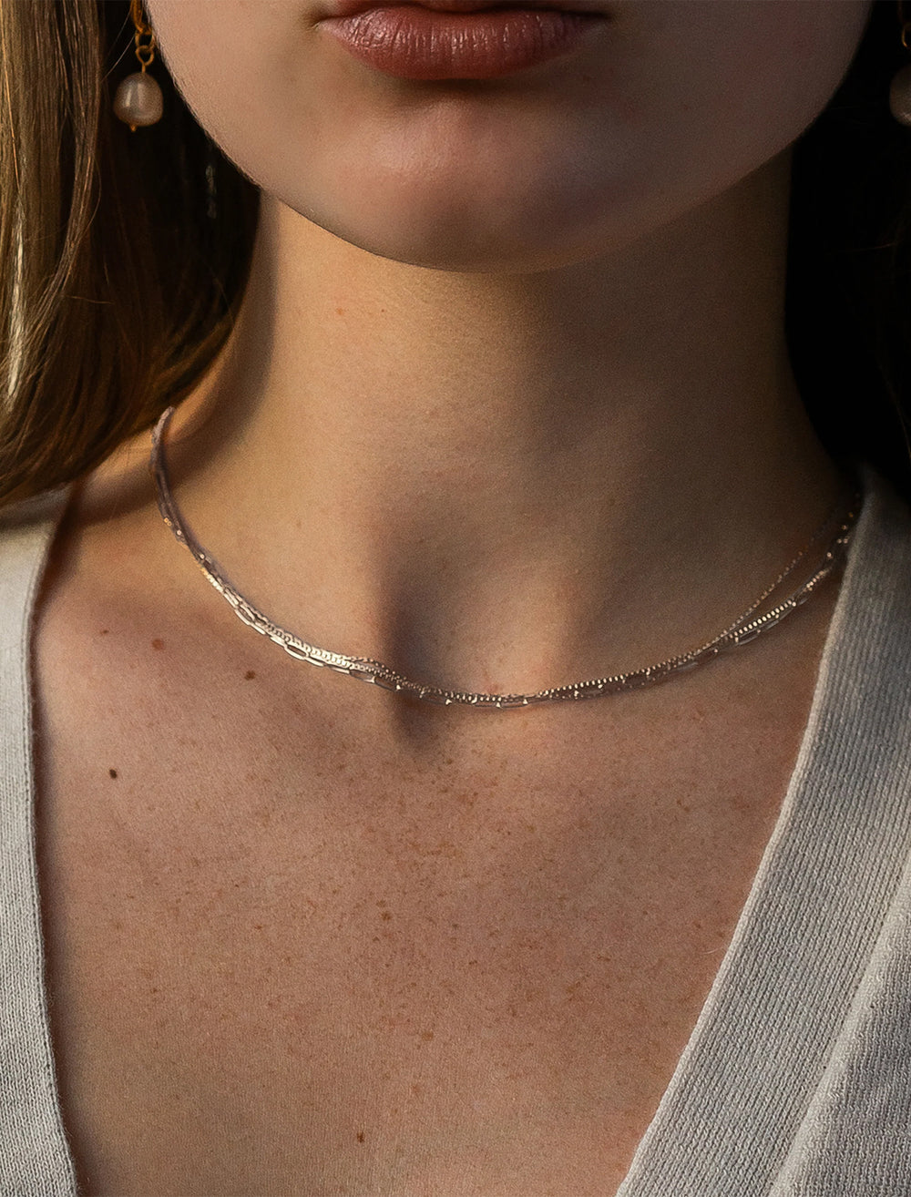 Model wearing THATCH's rosalie necklace in silver.