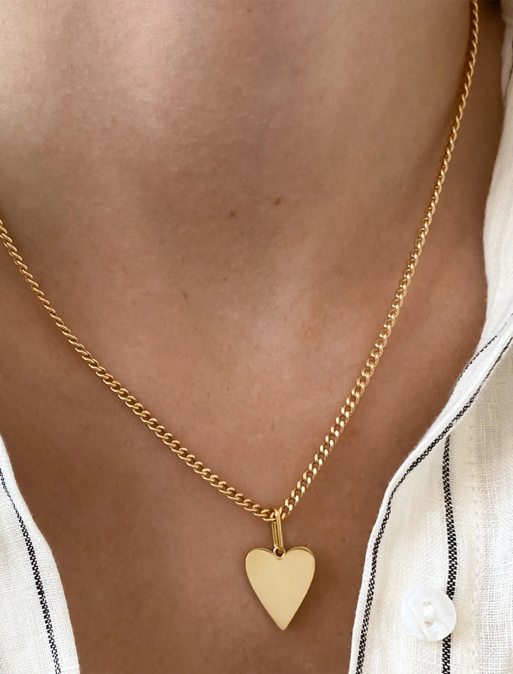 amaya heart curb necklace in gold