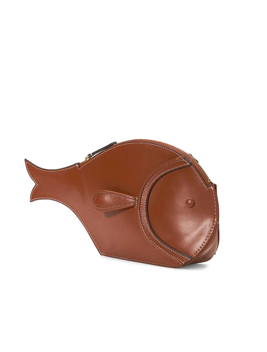 Front angle view of STAUD's pesce leather clutch in tan.