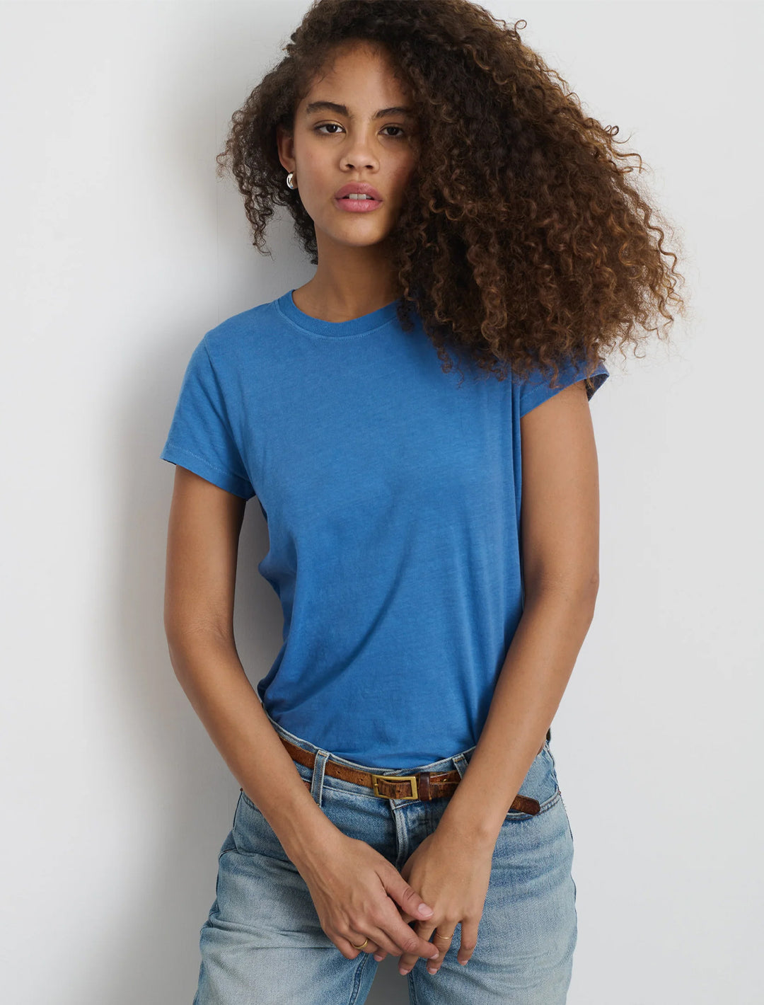 Model wearing Alex Mill's prospect tee in washed cobalt.