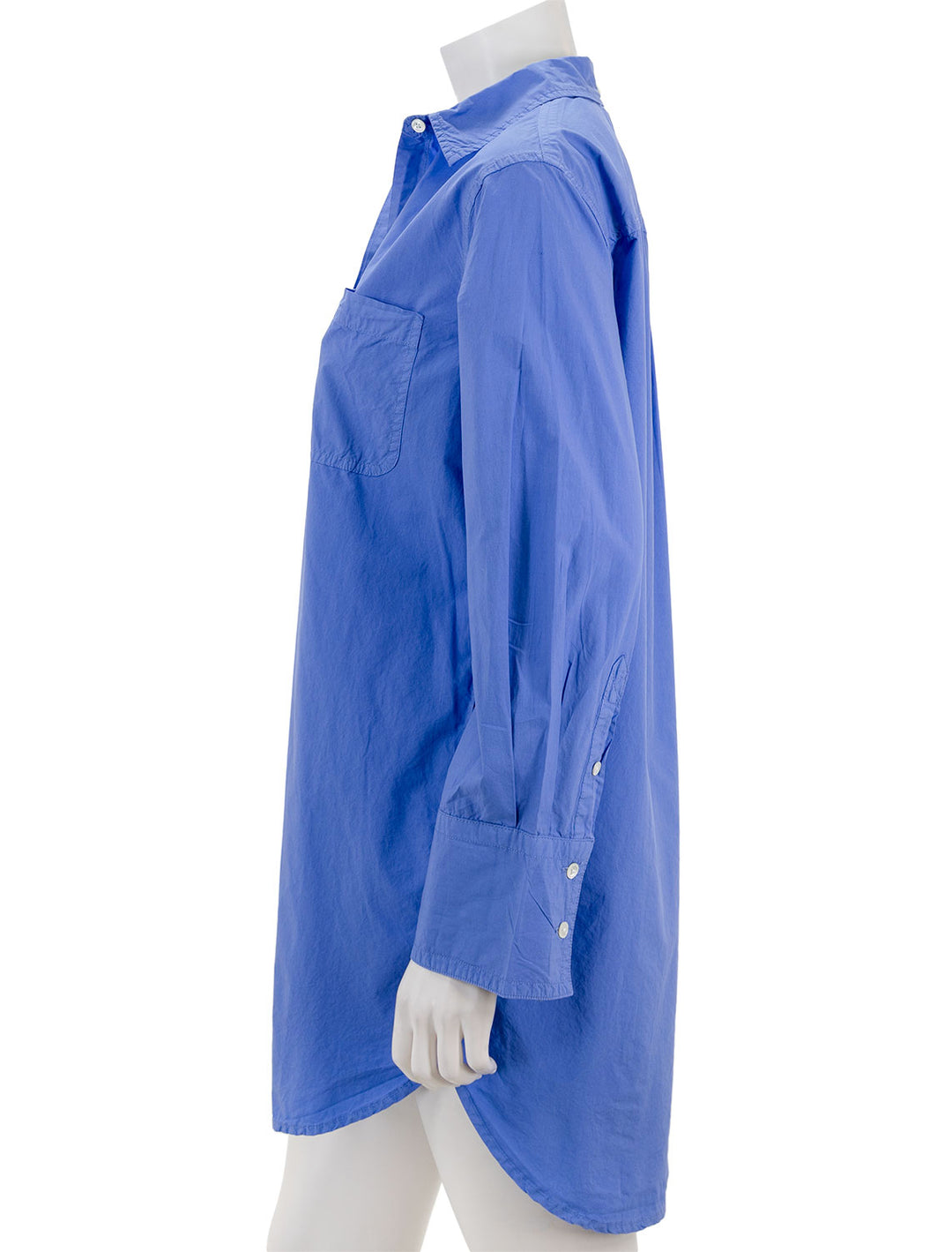 Side view of Alex Mill's belle shirt dress in french blue paper poplin.