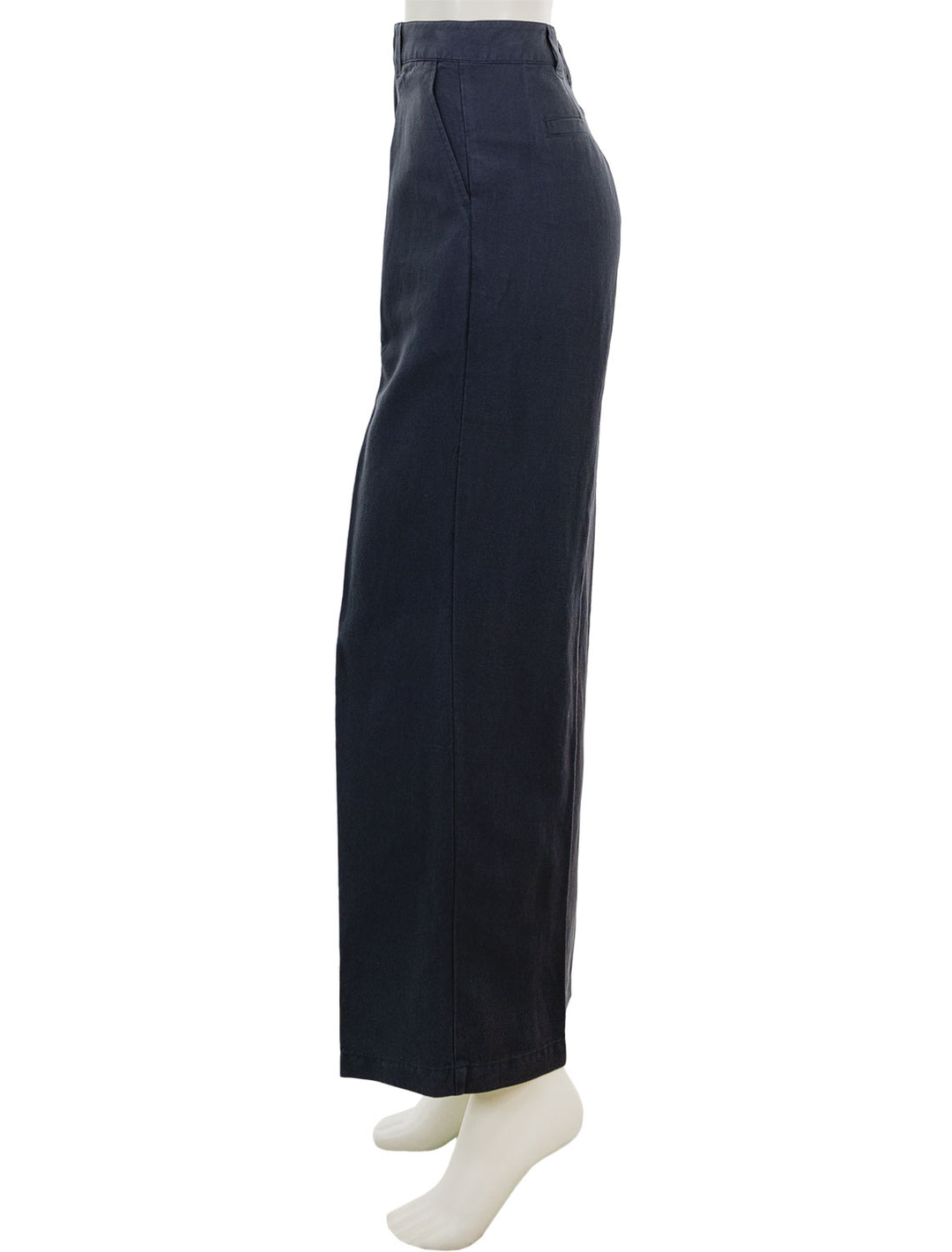 Side view of Alex Mill's madeline twill pleated trouser in washed black.