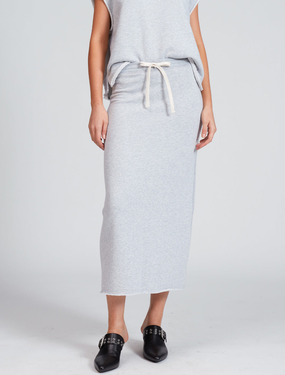 Model wearing Rag & Bone's vintage terry midi skirt in heather grey.