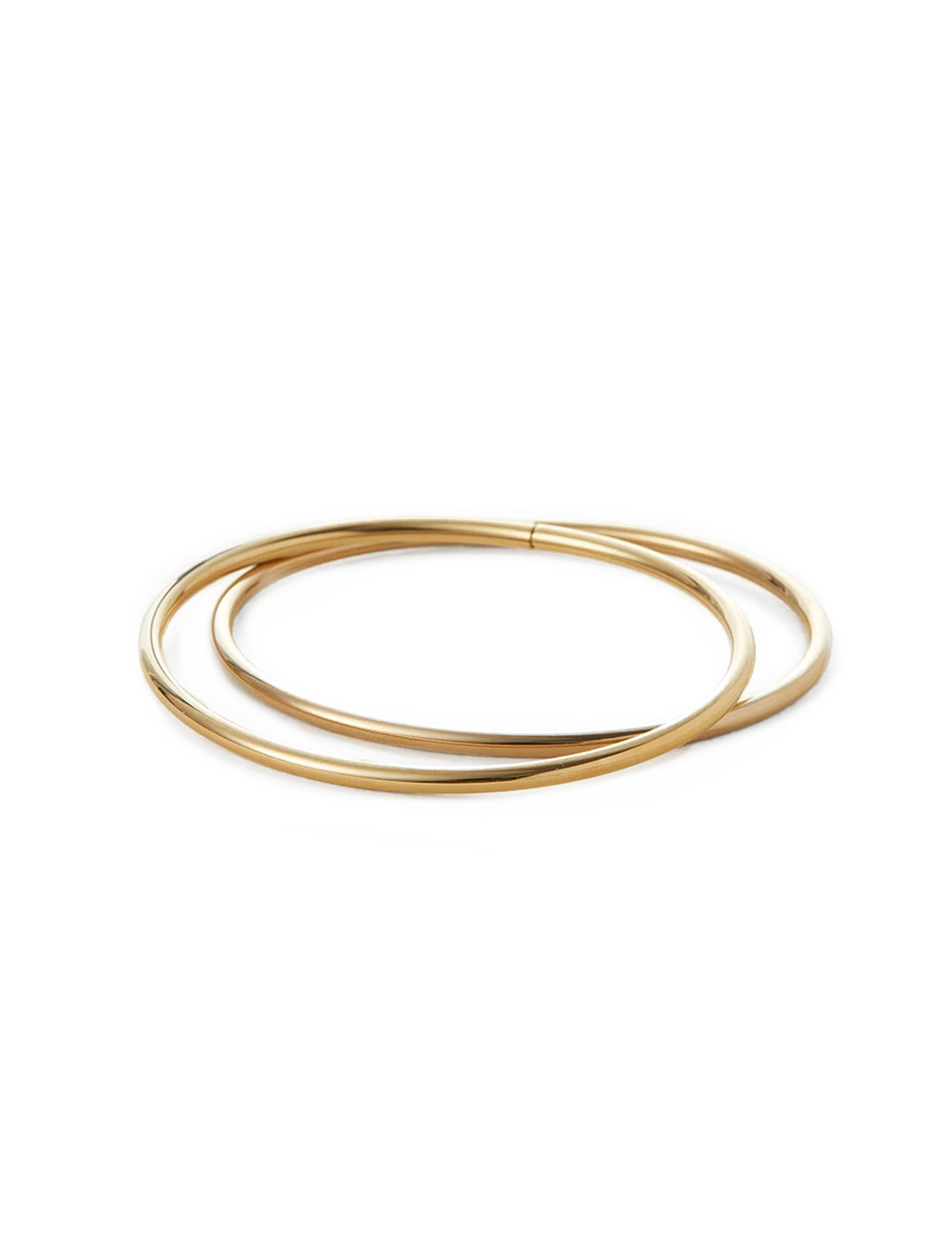 Overhead view of Jenny Bird's dane bangle set of 2 in gold.