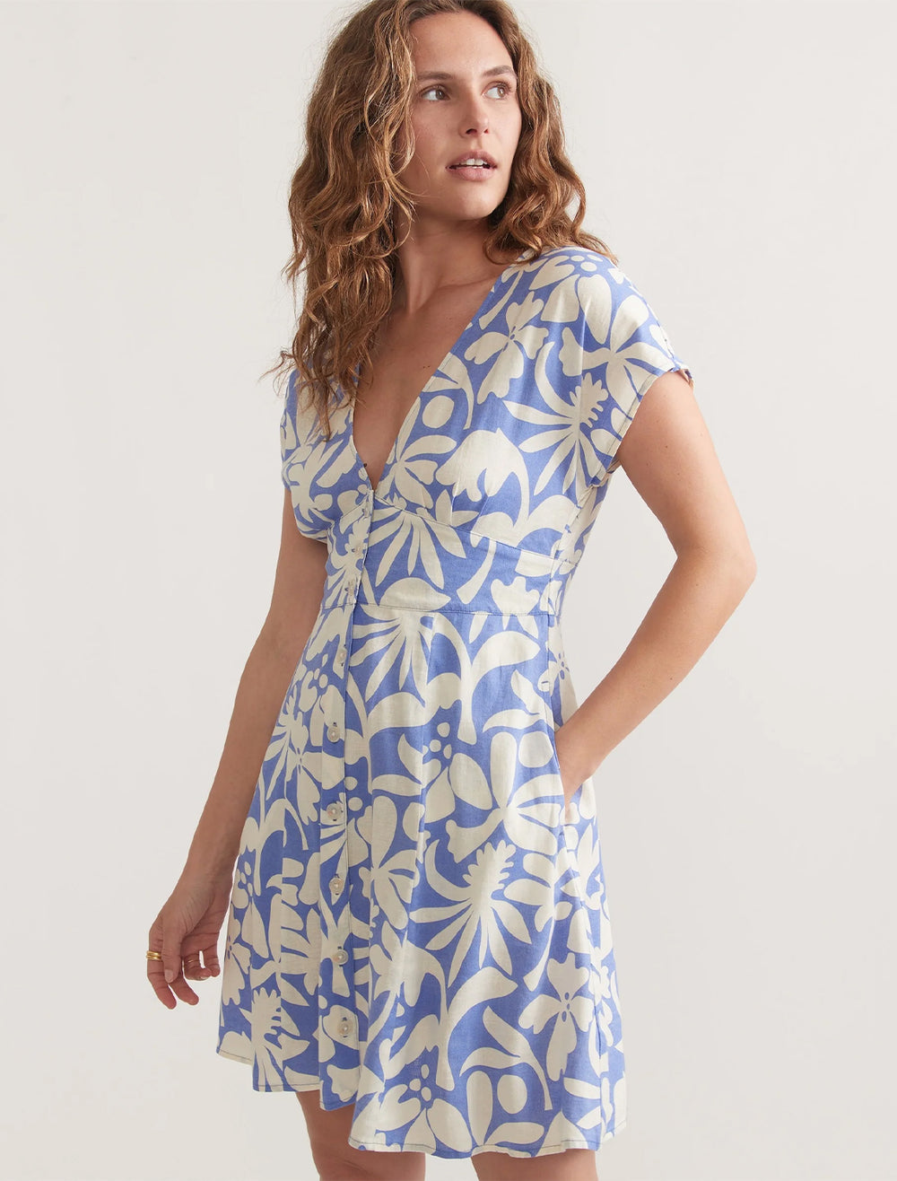 Model wearing Marine Layer's camila mini dress in twilight blue flora.
