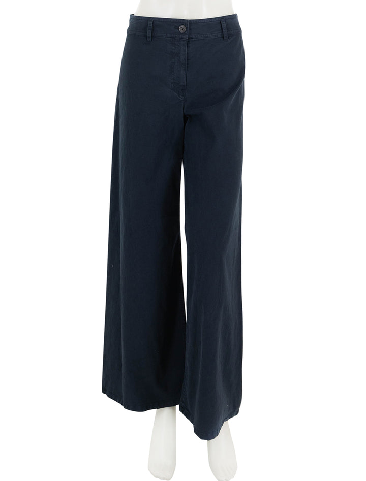 Front view of Nili Lotan's megan pant in midnight.