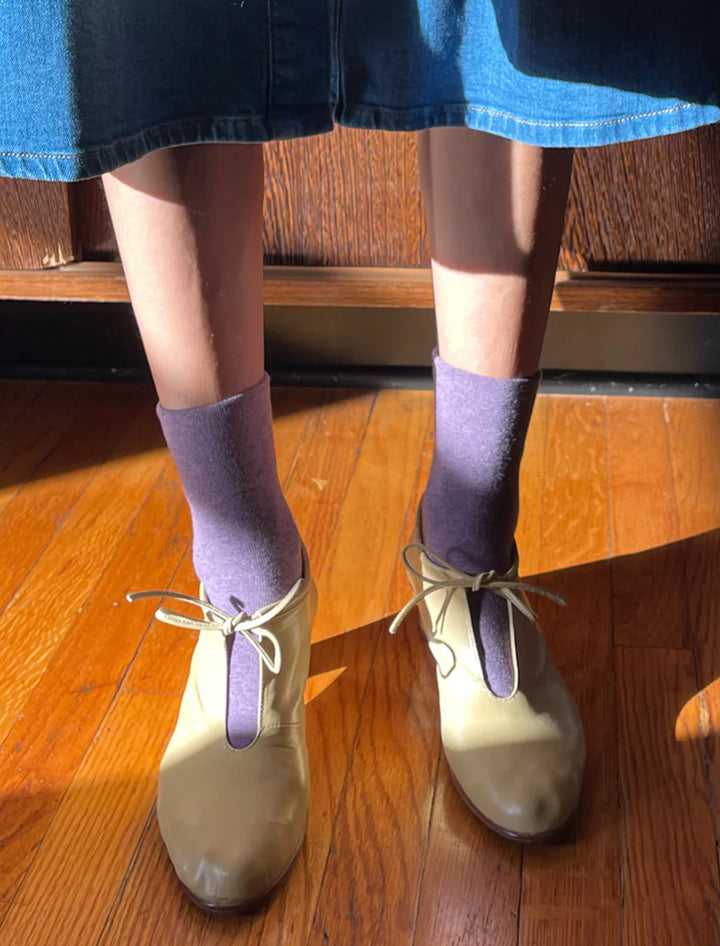 Model wearing Le Bon Shoppe's sneaker socks in purple.