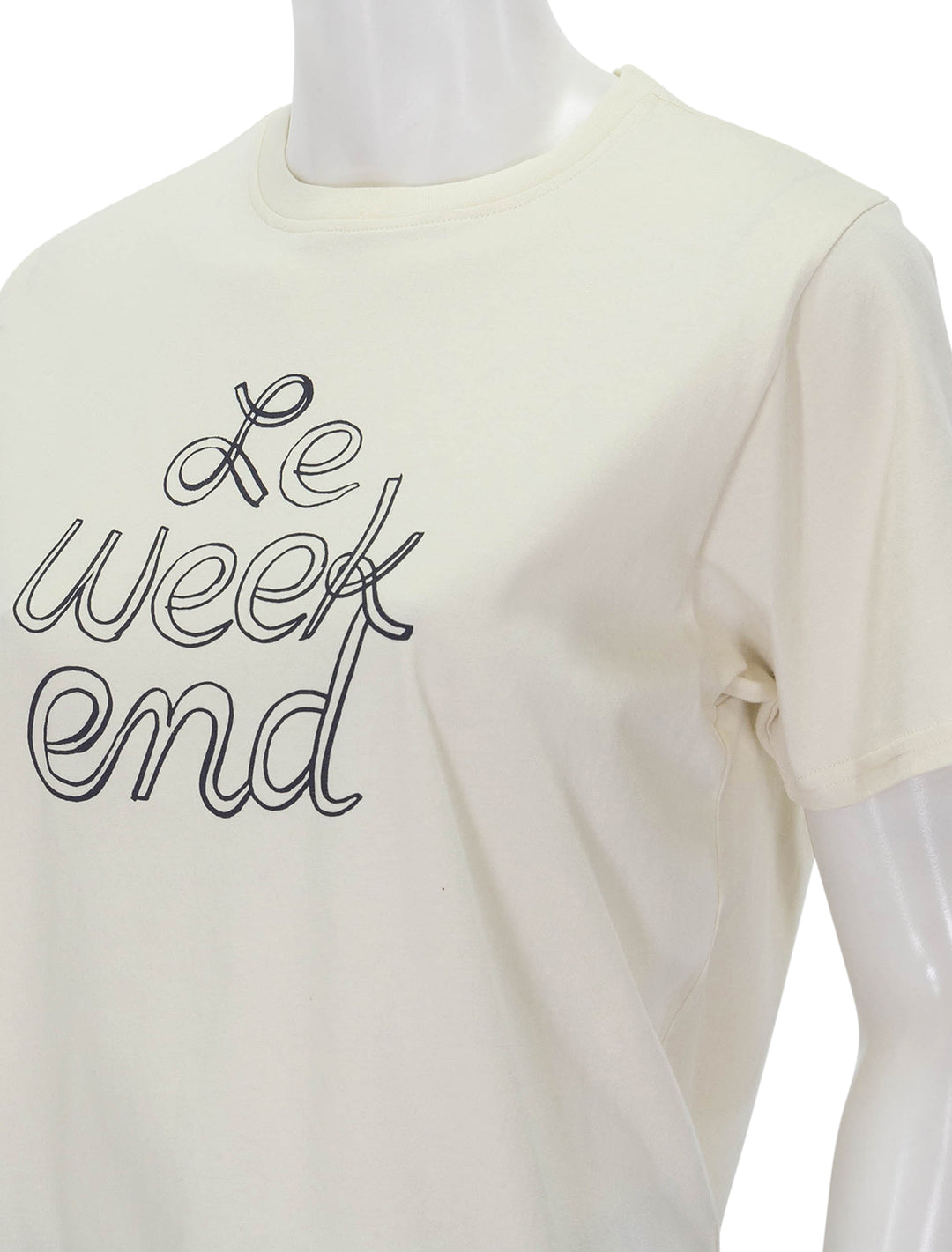 close up view of le weekend tee