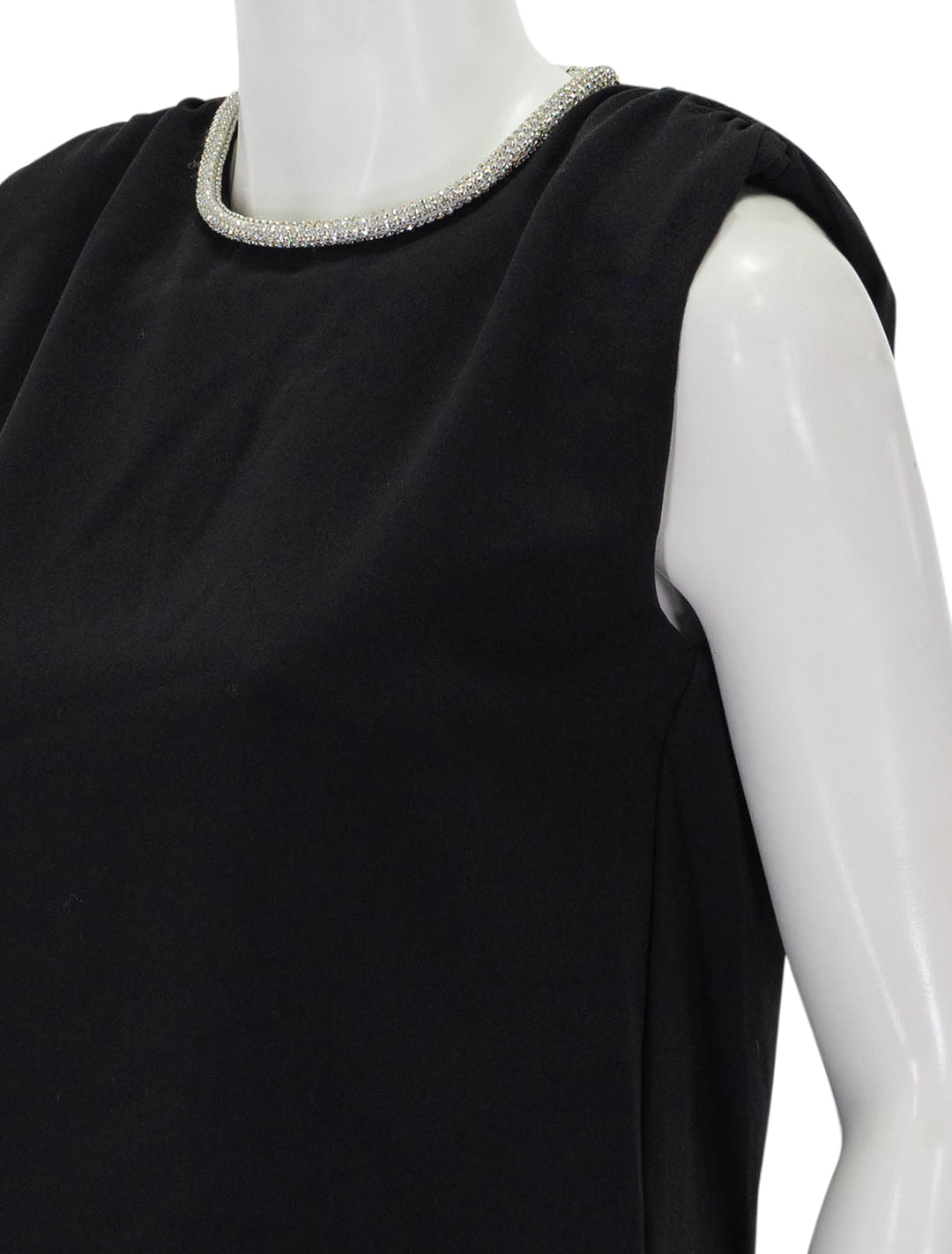 Close-up view of Suncoo Paris' Luoxor Top in Noir.