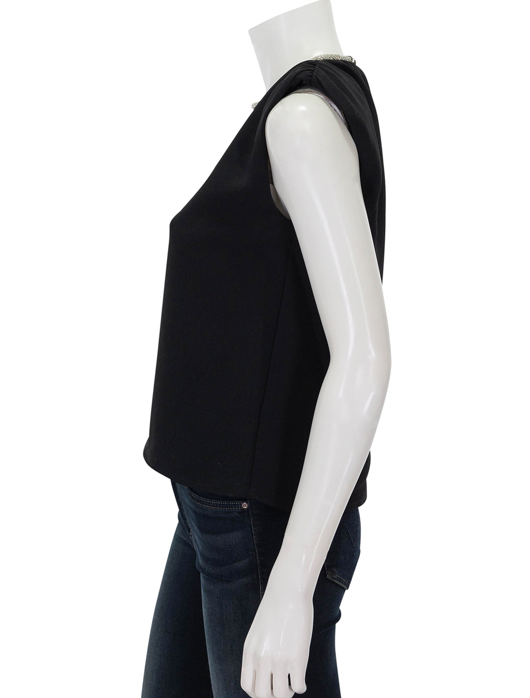 Side view of Suncoo Paris' Luoxor Top in Noir.