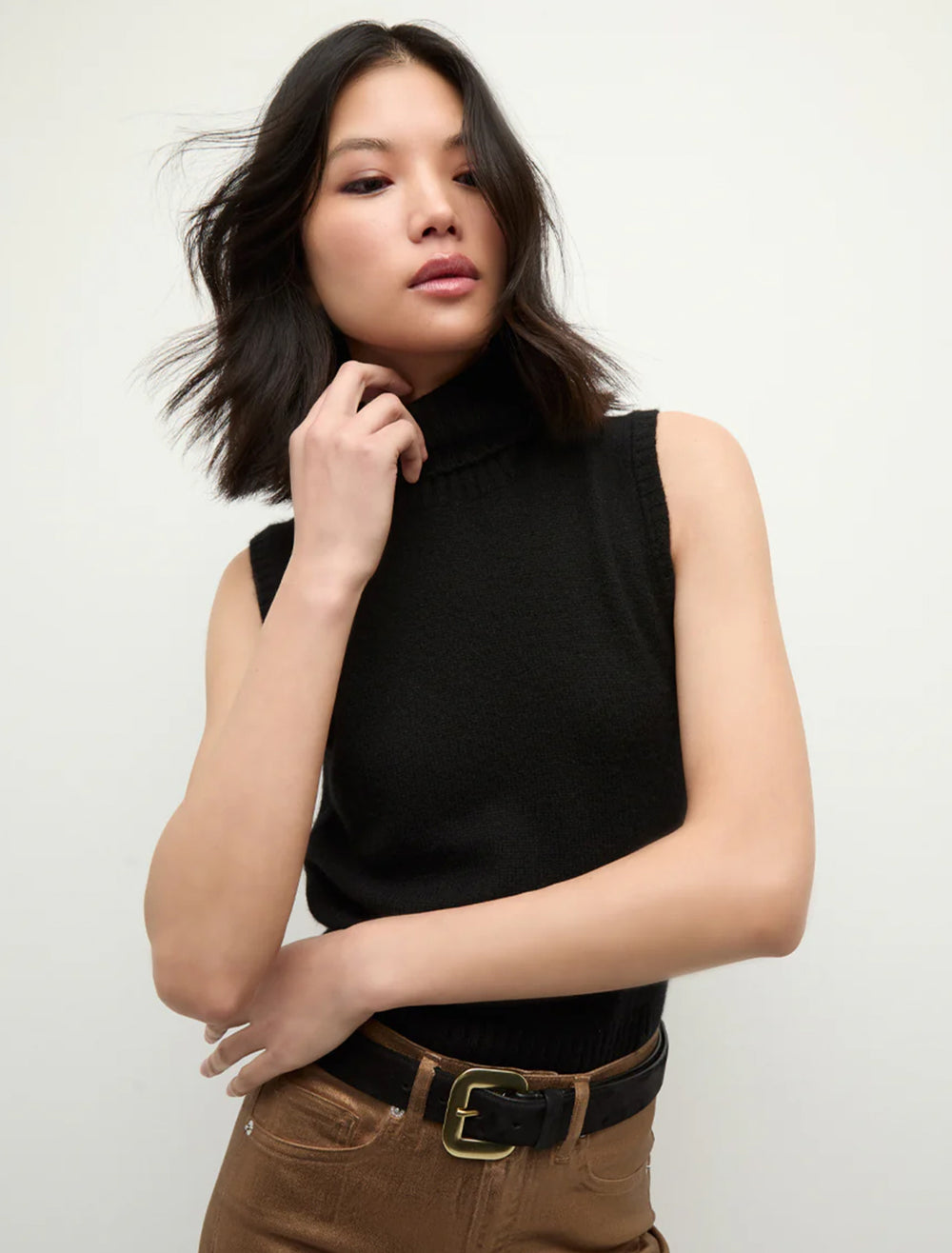 Model wearing Veronica Beard's mazzy cashmere shell in black.