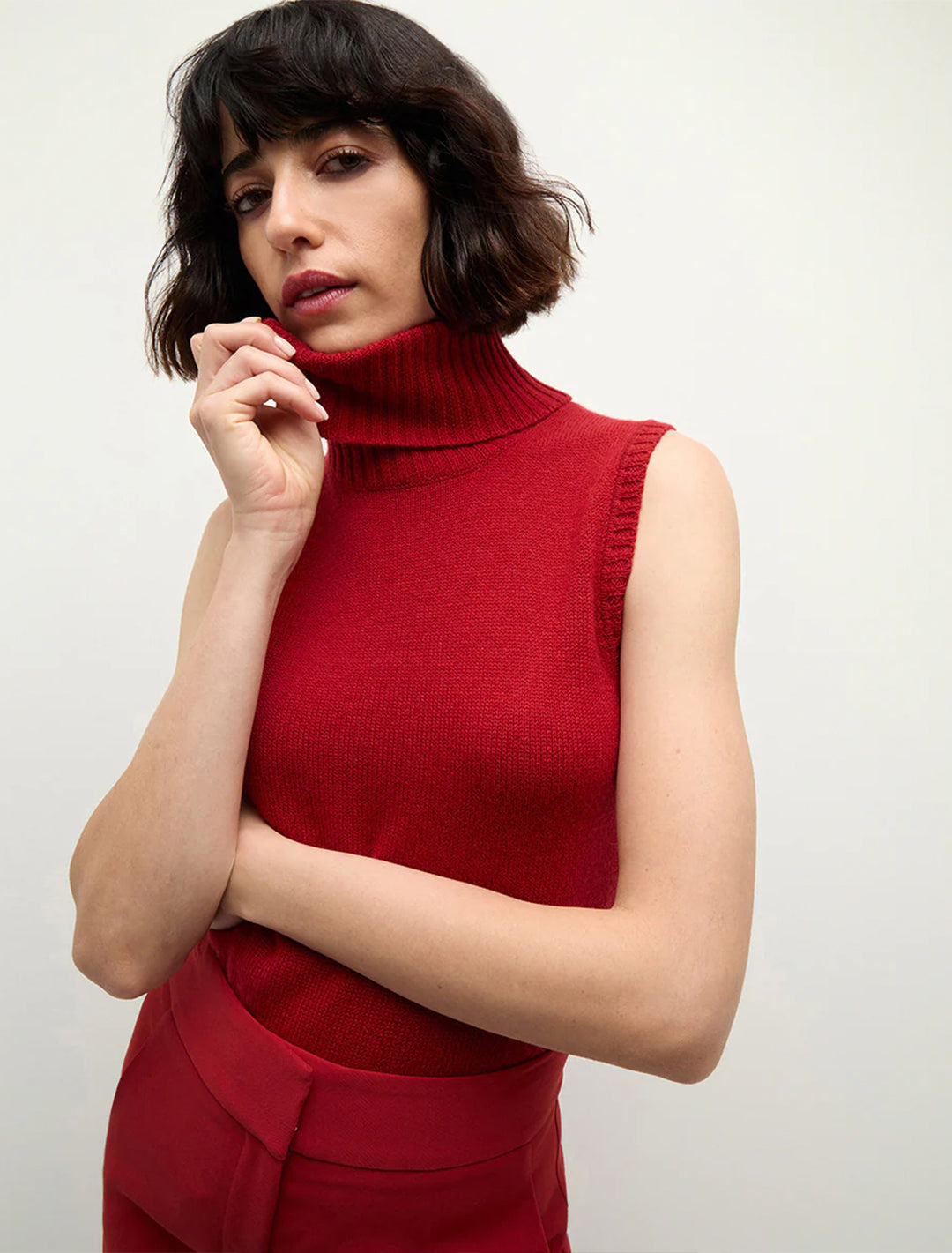 Model wearing Veronica Beard's mazzy cashmere shell in crimson.