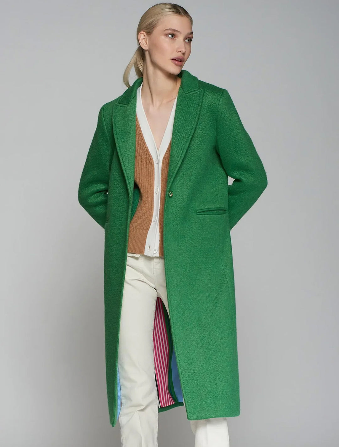 Model wearing Vilagallo's katherin coat in green.