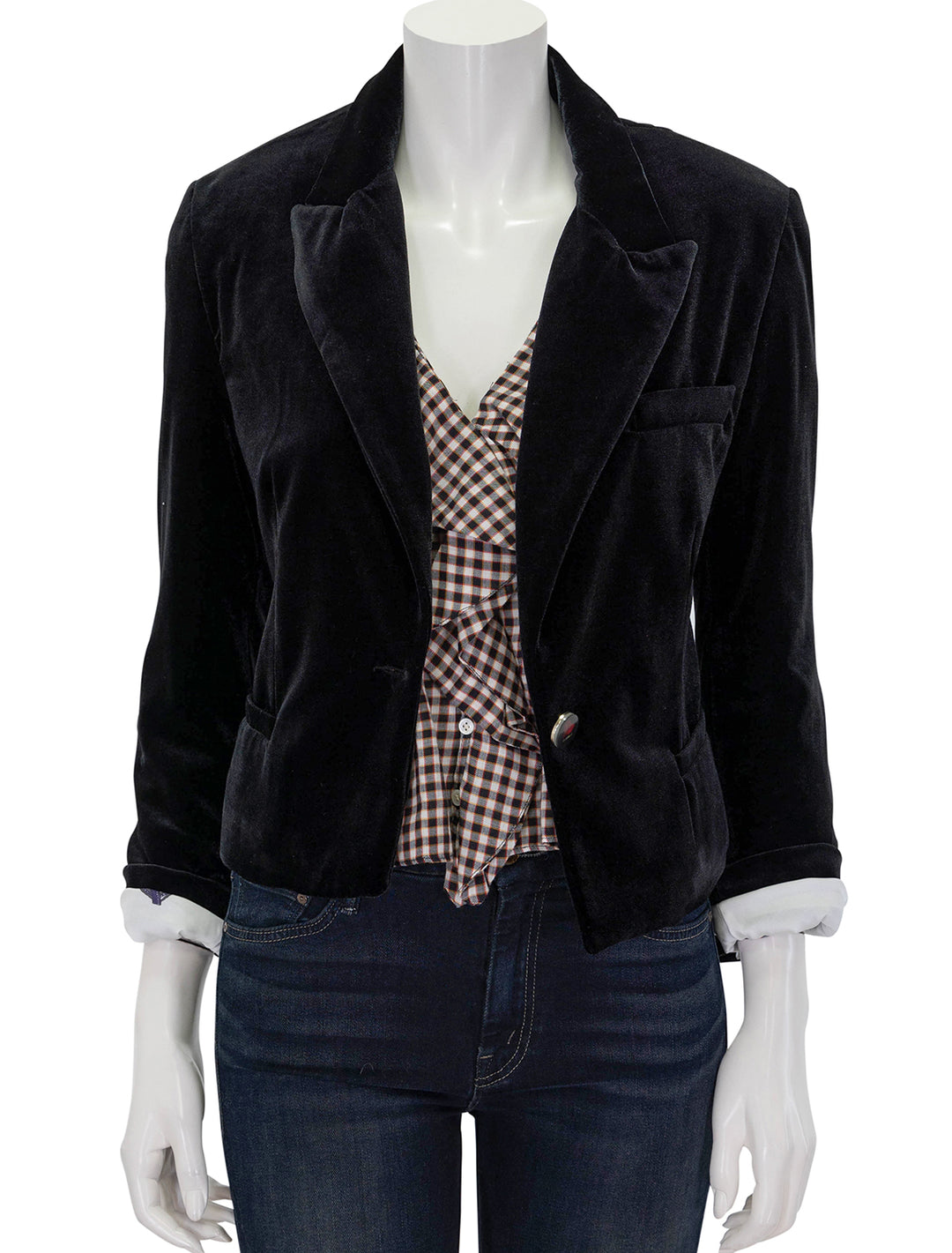 Front view of Vilagallo's kimmy velvet blazer in black, unbuttoned.