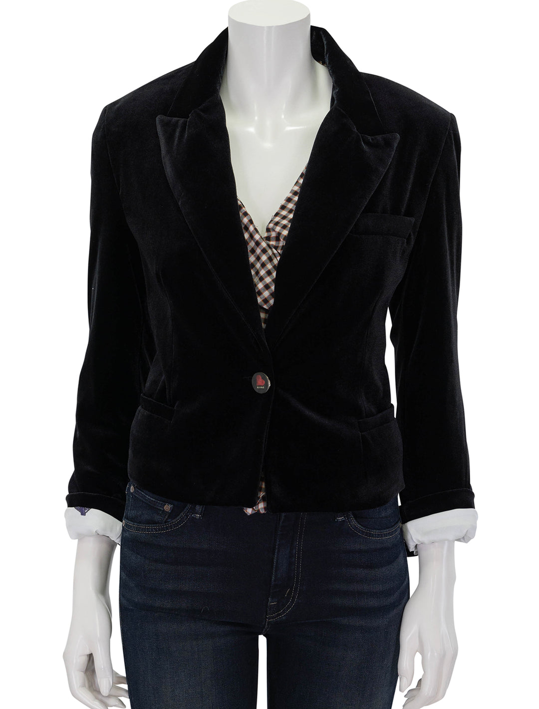 Front view of Vilagallo's kimmy velvet blazer in black, buttoned.