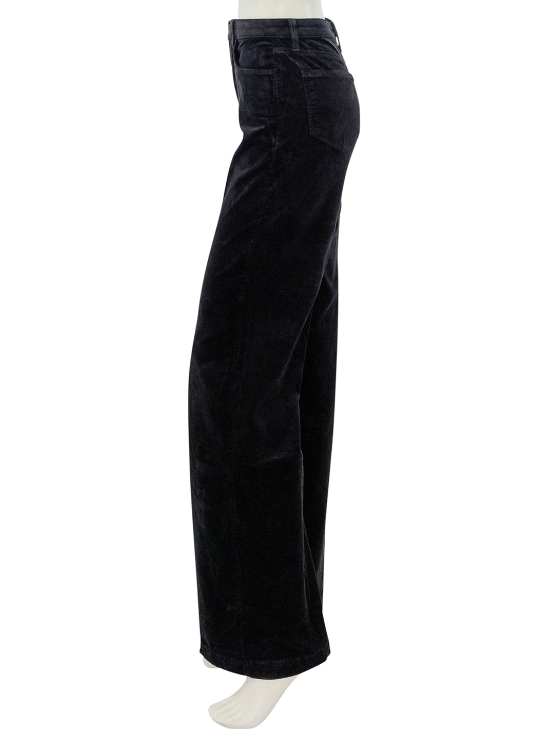 Side view of L'Agence's clayton wide leg in noir.