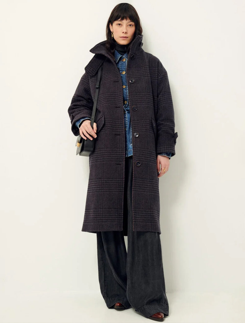 Model wearing Sessun's miamia coat in navy and brown plaid.