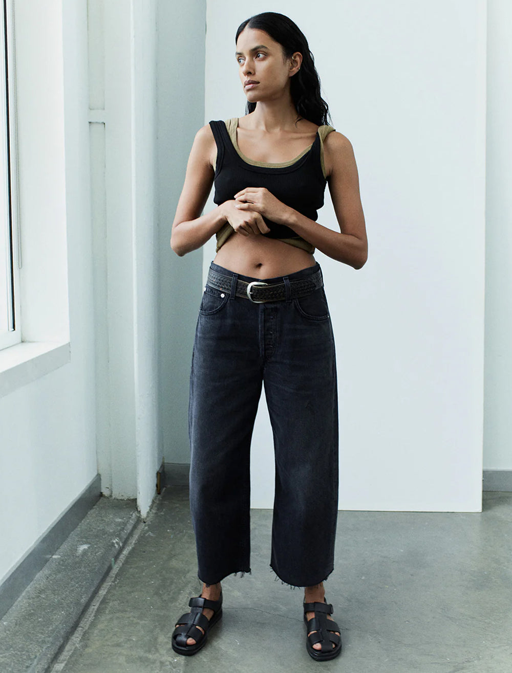 Model wearing Citizens of Humanity's ayla crop in bronson.