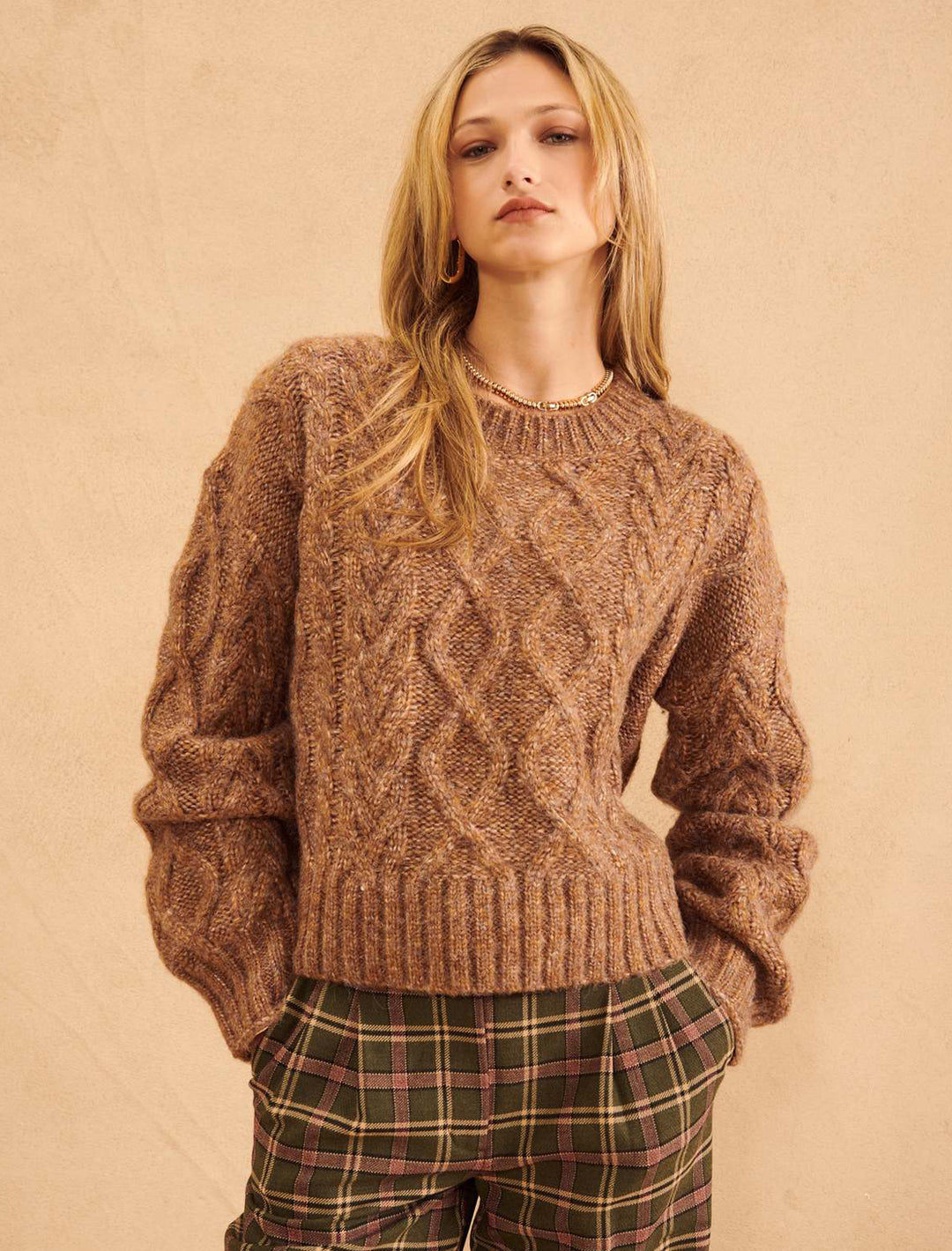 Model wearing John + Jenn's percy cableknit pullover in fireplace crackle.