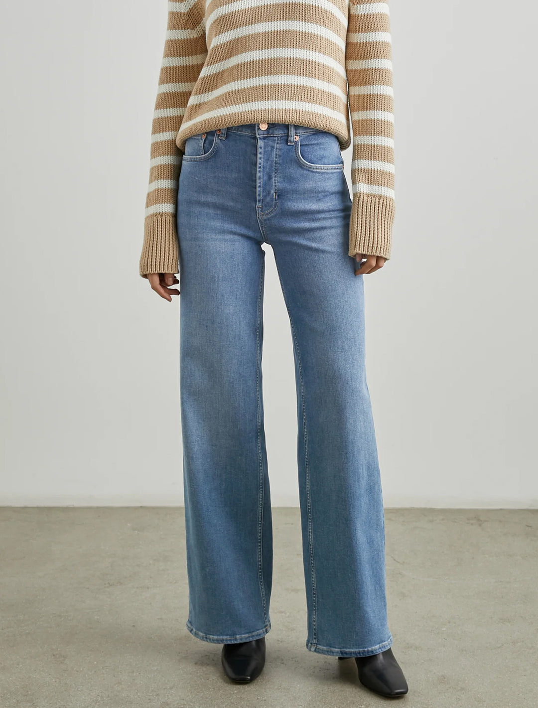 Model wearing Rails' getty jean in east coast wash.