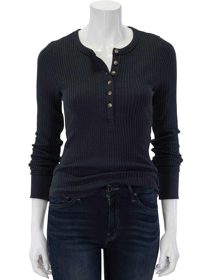 Front view of Faherty's legend apres waffle henley in heather black.