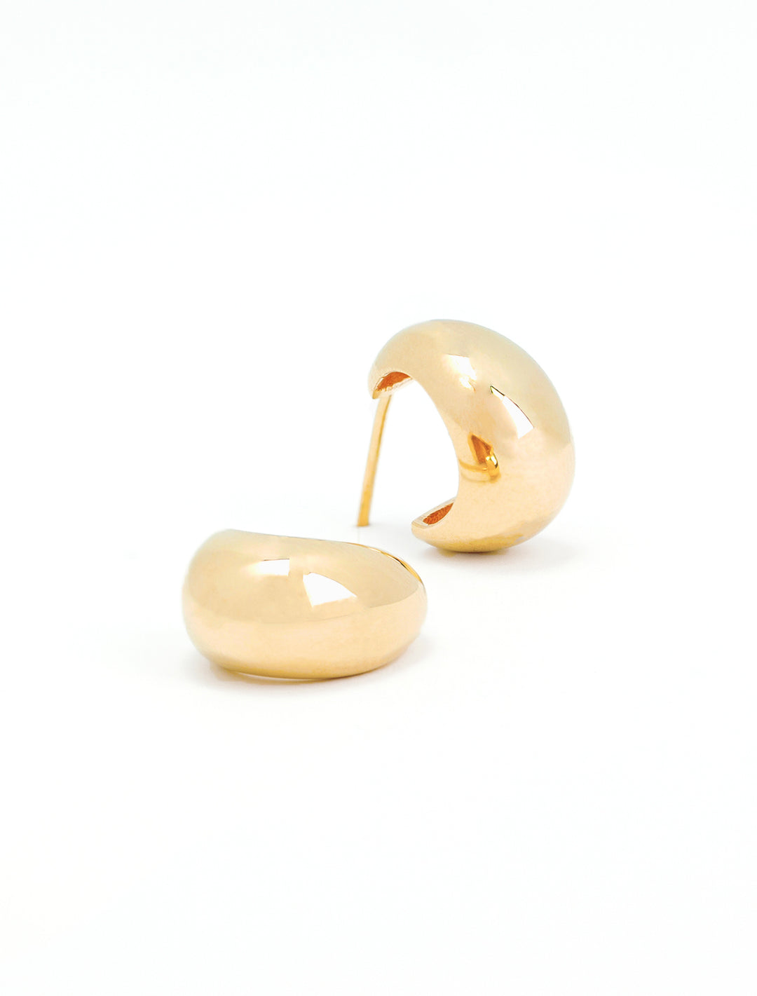 Laydown of Zoe Chicco's 14k aura huggie hoops.