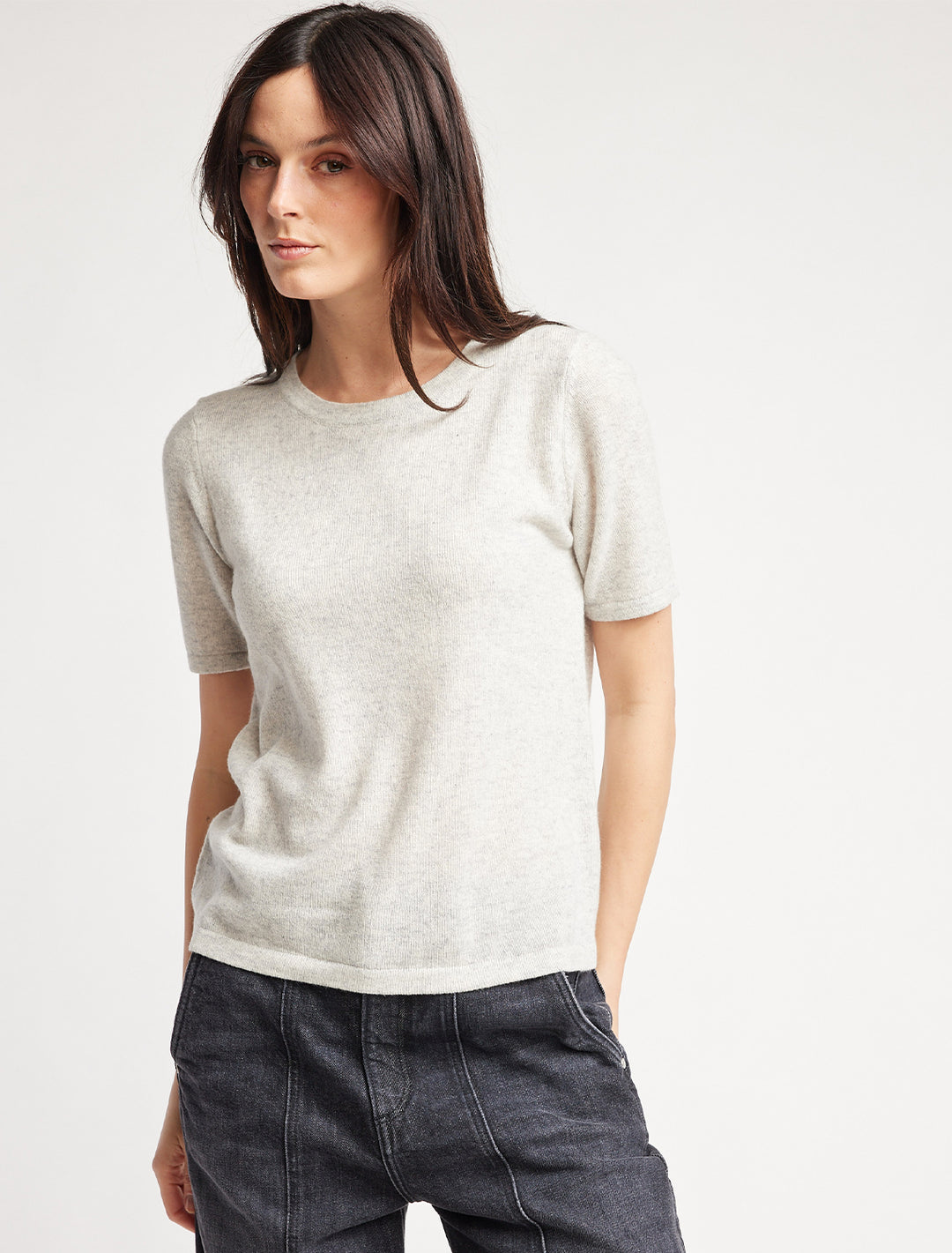 Model wearing Self Contrast's brea cashmere tee in light heather.