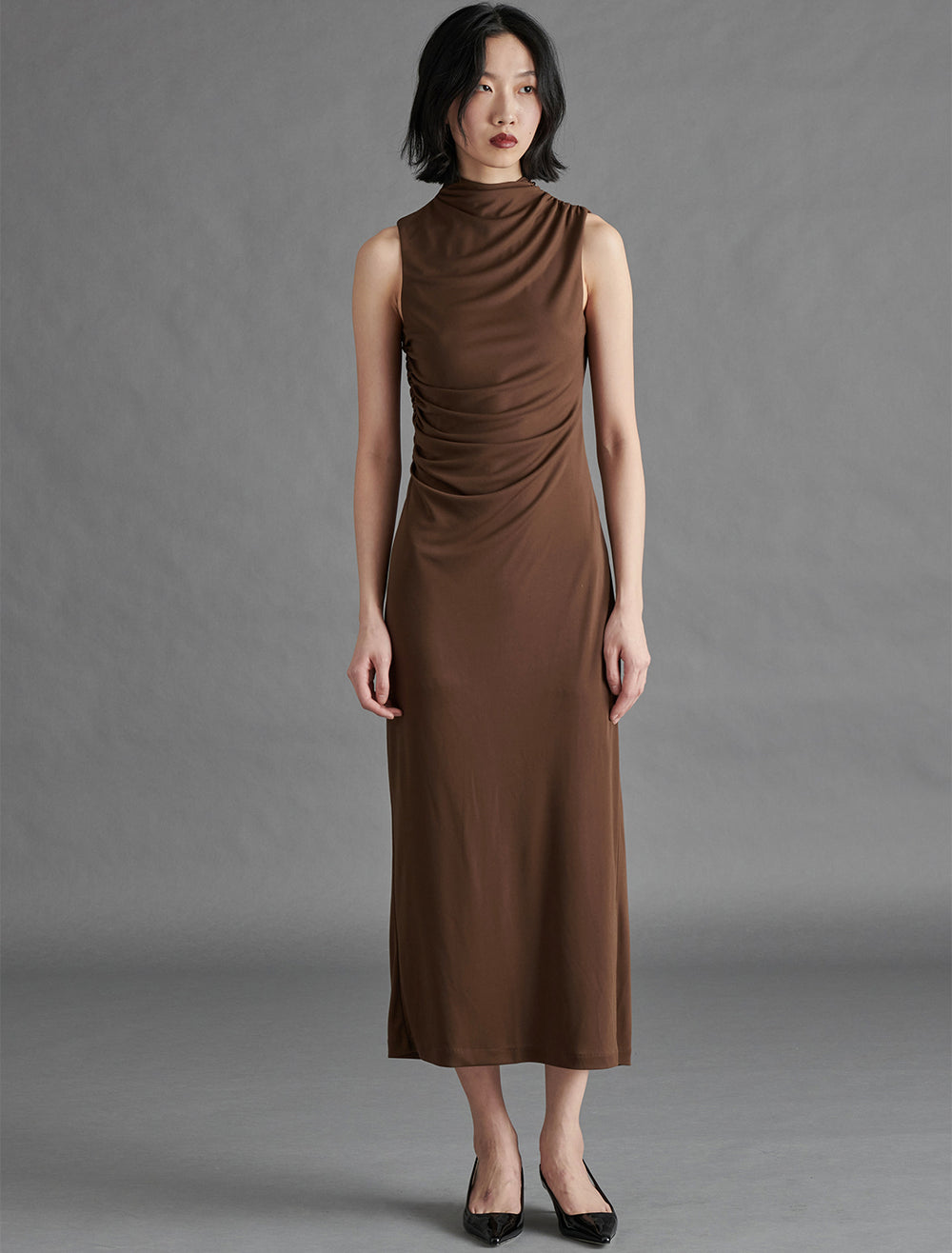 model wearing mo dress in coco brown