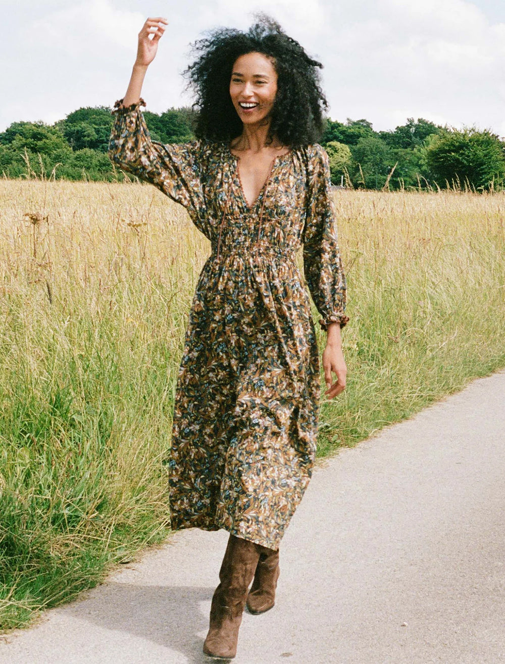 Model wearing Doen's delfina dress in noir narcissus floral.