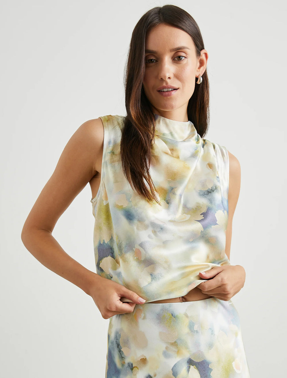 Model wearing Rails' kaleen top in diffused blossom.