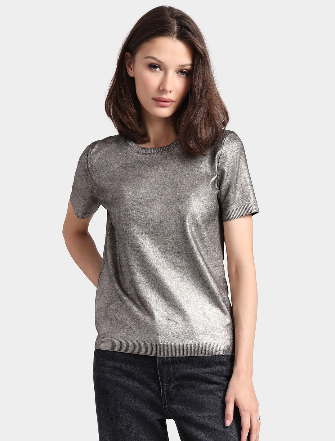 Model wearing Minnie Rose's viscose metallic print crew tee in silver.